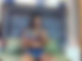 emily-86 MILF webcam performer live streaming