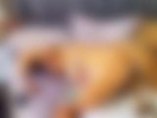emily-86 MILF webcam performer live streaming