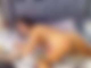emily-86's Live Sex Cam Show