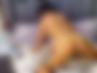 emily-86's Live Sex Cam Show