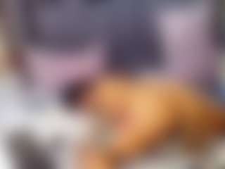 emily-86 MILF webcam performer live streaming
