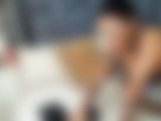 emily-86's Live Sex Cam Show