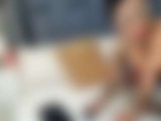 emily-86's Live Sex Cam Show