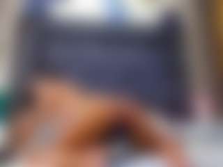 emily-86's Live Sex Cam Show