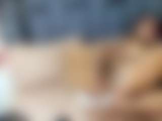 emily-86's Live Sex Cam Show