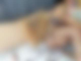 emily-86's Live Sex Cam Show