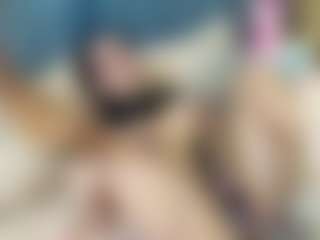 emily-86's Live Sex Cam Show