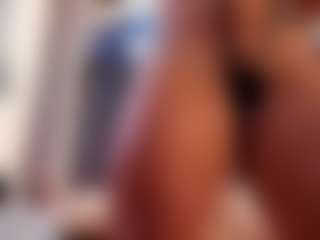 emily-86's Live Sex Cam Show