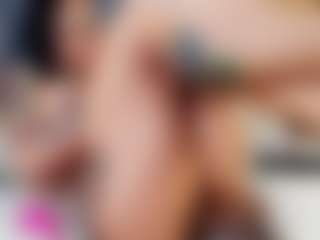 emily-86's Live Sex Cam Show