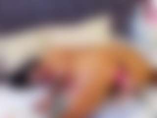 emily-86's Live Sex Cam Show