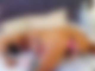 emily-86's Live Sex Cam Show