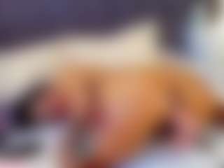 emily-86's Live Sex Cam Show