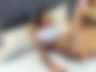 emily-86's Live Sex Cam Show