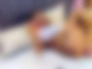 emily-86's Live Sex Cam Show