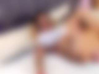 emily-86's Live Sex Cam Show