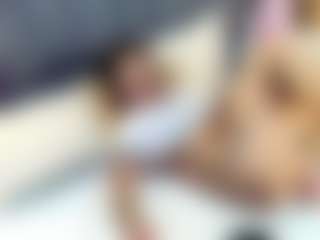 emily-86's Live Sex Cam Show