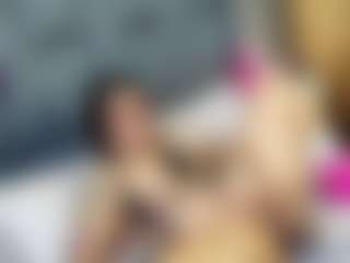 emily-86's Live Sex Cam Show
