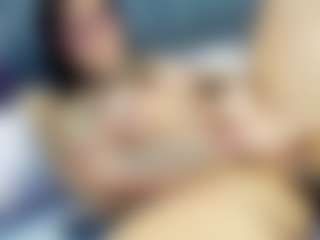 emily-86's Live Sex Cam Show