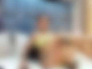 emily-86's Live Sex Cam Show