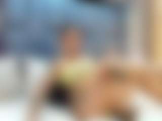emily-86's Live Sex Cam Show