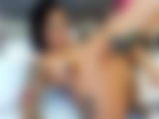 emily-86's Live Sex Cam Show