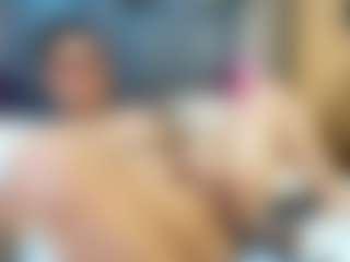 emily-86's Live Sex Cam Show