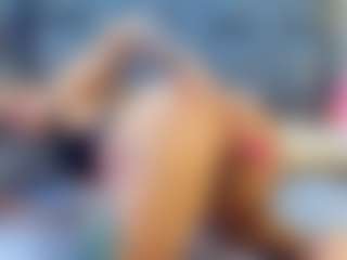 emily-86's Live Sex Cam Show