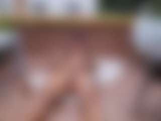 emily-86's Live Sex Cam Show