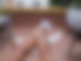 emily-86's Live Sex Cam Show