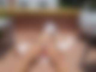 emily-86's Live Sex Cam Show