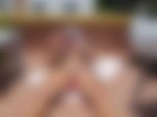 emily-86's Live Sex Cam Show