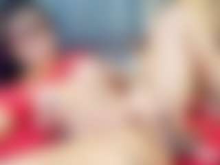 Performer in webcam MILF emily-86 in streaming live