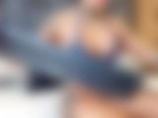 emily-86's Live Sex Cam Show