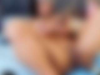 emily-86's Live Sex Cam Show