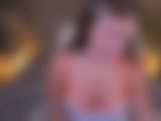 Live cam show with MadissonSoft - Living Room on AdultVida.com