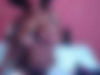 Live cam show with MelodyBae - Flashing on Milfs Live