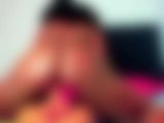 Live-camshow met MelodyBae - Flashing op Camsoda