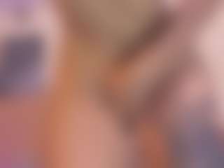 Live-Cam-Show mit Tori Cross - Dildo auf Camsoda