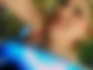 Live cam show with TsPostOphere - English on fapnchat