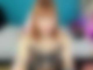 Live cam show with Queenramona-hot - Brown Eyes on Chatstar