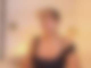 Shanon-mature MILF webcam performer live streaming