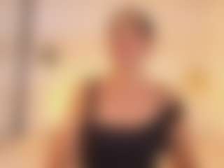 Live cam show with Shanon-mature - Bedroom on fapnchat