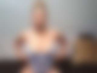 Live cam show with JourniFoxx - Black Blowjob on hrnylive.com