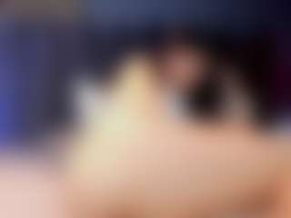 Live cam show with Nicole - Living Room on studioflirtlive.com