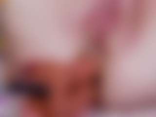 Modelka MILF nikitasunrise nadaje na żywo