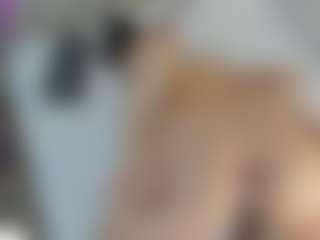 Live cam show with Angie-Roses - Toys on studioflirtlive.com