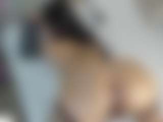 Live cam show with Angie-Roses - Bedroom Curvy on AdultVida.com
