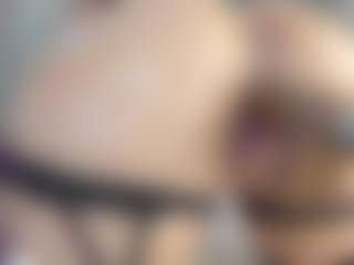 Live cam show with Angie-Roses - Strip on Camsoda