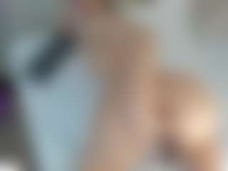 Live cam show with Angie-Roses - Brown Eyes Curvy on Mixed Magazine Live