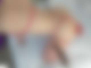 Live cam show with Angie-Roses - Little on fuklive.com
